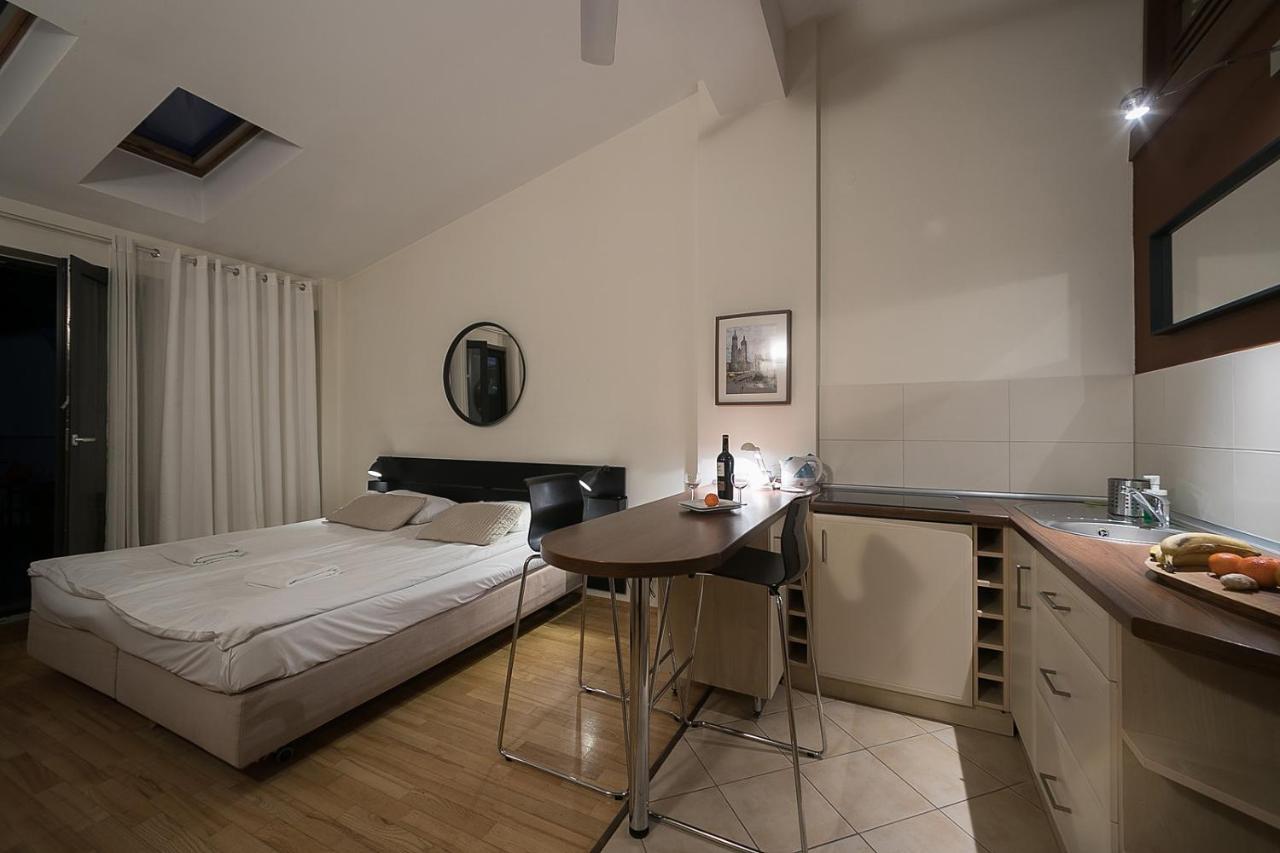 Main Square Studio With Terrace & Air Condition Krakow Exterior photo